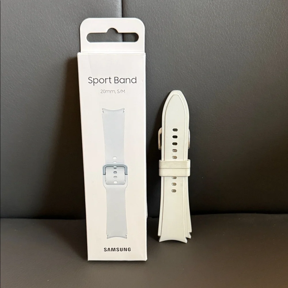Samsung Sport Band in Soft Gray size S/M. Along with an additional sport band